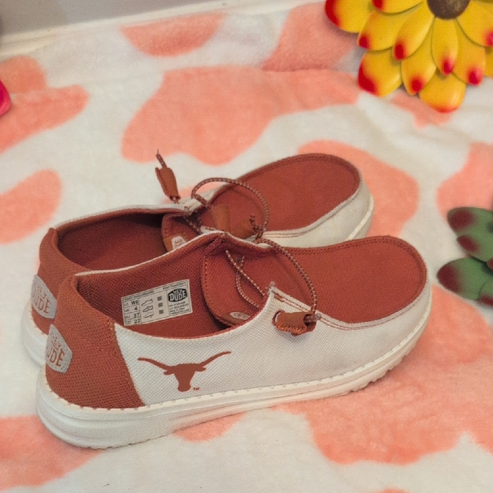 Hey Dude Women's Tan and White Loafers